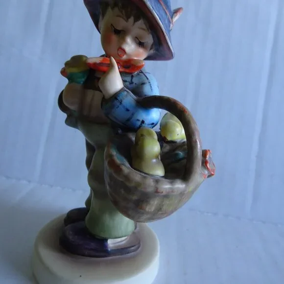 Hummel Goebel figurine - "Easter Greetings" #378 - Boy with Basket of Chicks - Picture 2 of 7